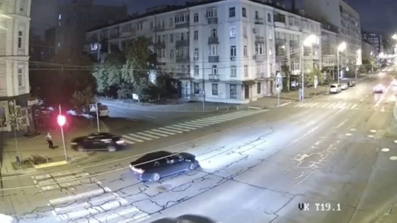 У Києві працівник прокуратури збив жінку та втік з місця ДТП: в ОГПУ відреагували. Відео