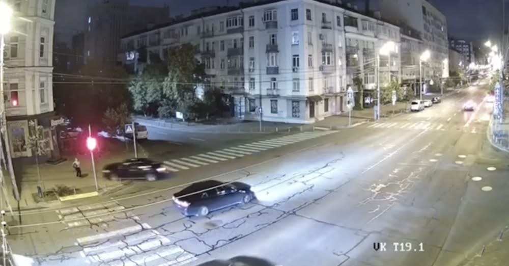 У Києві працівник прокуратури збив жінку та втік з місця ДТП: в ОГПУ відреагували. Відео