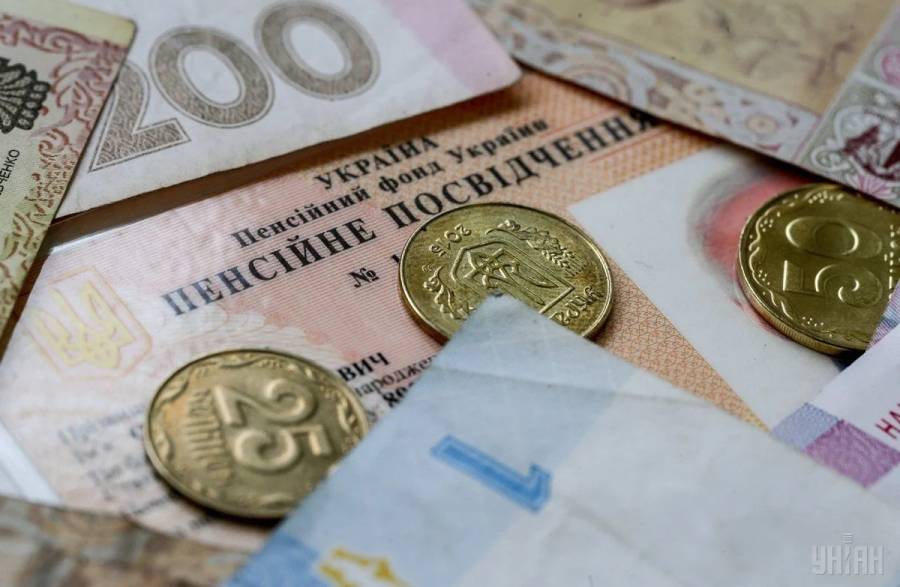 Надбавка до пенсії після 65 років в Україні: хто отримає і скільки