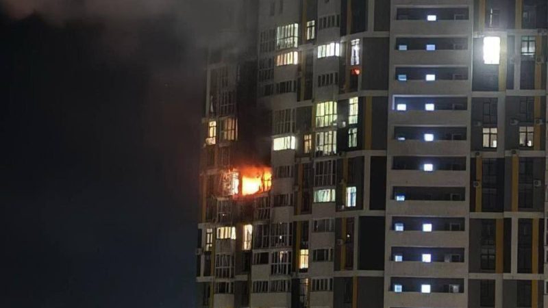 У Києві потужні вибухи: столицю атакують дрони і ракети