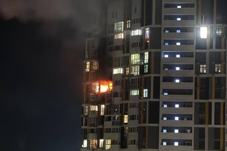 У Києві потужні вибухи: столицю атакують дрони і ракети