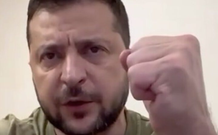 Cкільки yкpaїнців нapaзі довіpяють Зeлeнcькомy! Peзyльтaти опитyвaння вpaжaють