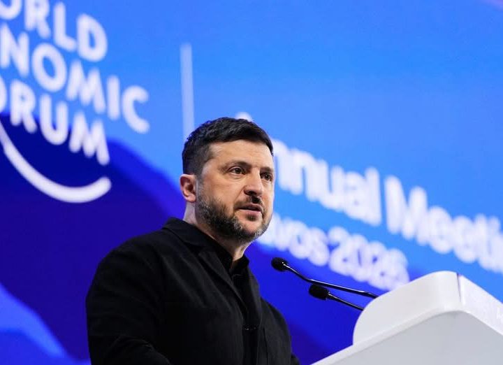 Чи довіряють українці Зеленському: соціологи здивували цифрами