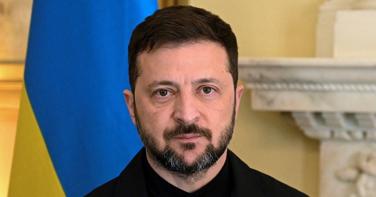 Чи довіряють українці Зеленському: соціологи здивували