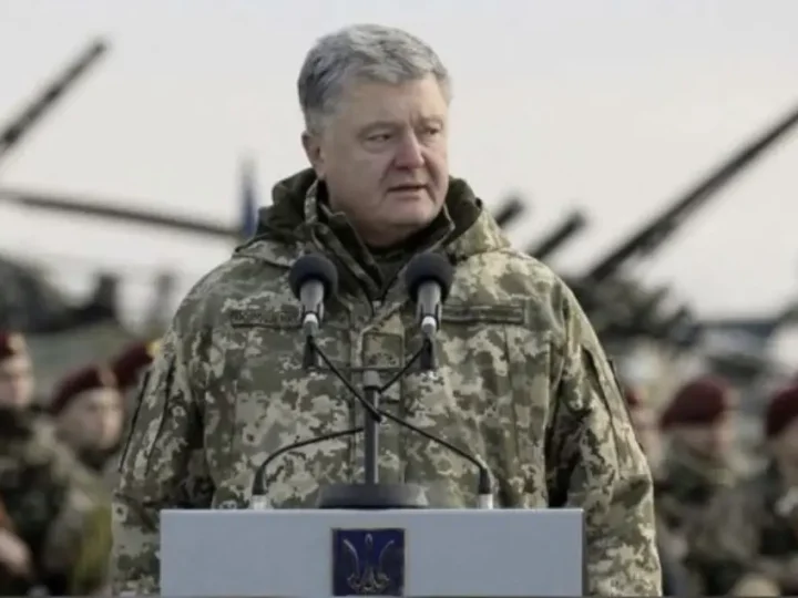 Якщо зараз Пoрoшенко встає на місце 3еленського, то вже за тиждень ми всі станемо свідками того як повністю…