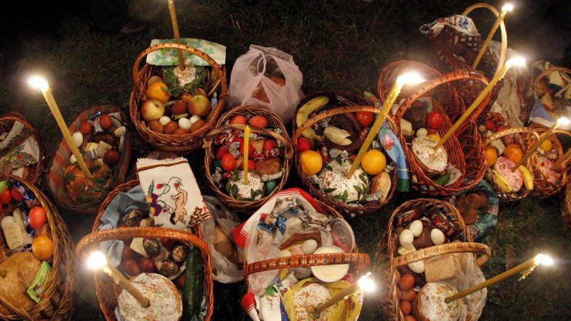 До Великодня треба освятити 7 продуктів: священник розповів, що покласти в кошик