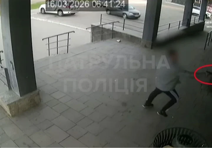 У Запоріжжі патрульний двічі вистрілив у чоловіка, який погрожував зброєю, – того згодом знайшли мертвим