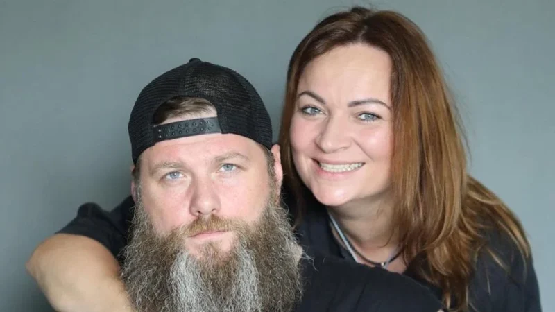 Відомий актор-воїн покинув дружину з шестимісячним сином і пішов до іншої після 11 років шлюбу