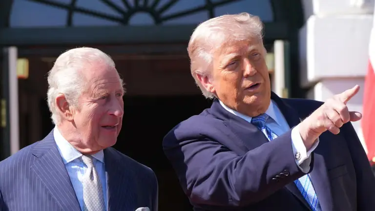 Прочитали по губах: Трамп заявив королю Чарльзу III, що Путін “хоче війни” і може “знищити все”