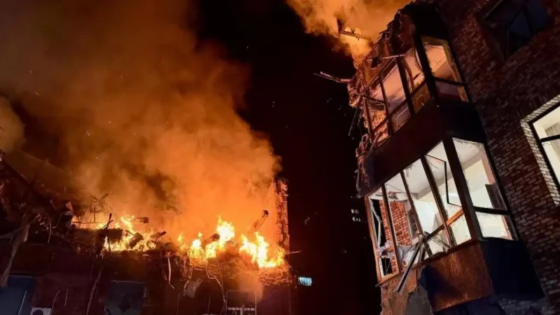 Росіяни атакували Київ та Дніпро: спалахнули пожежі, серед загиблих дитина