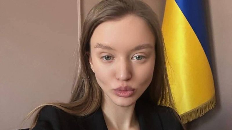Міністр Ляшко спровокував скандал призначенням сексапільної керівниці свого протоколу