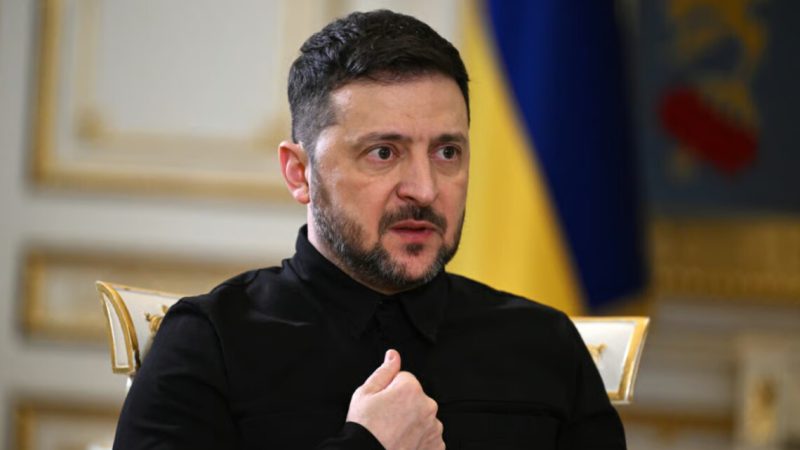 Скільки українців хочуть бачити Зеленського на посаді президента після завершення війни, – опитування