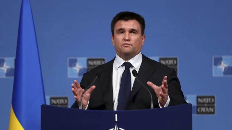 Історія з орденом для Зеленського набирає обертів: Клімкін зробив гучну заяву