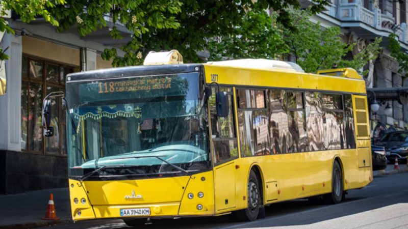 Скасування проїзду за посвідченнями: як пенсіонери та ветерани платитимуть у транспорті по-новому