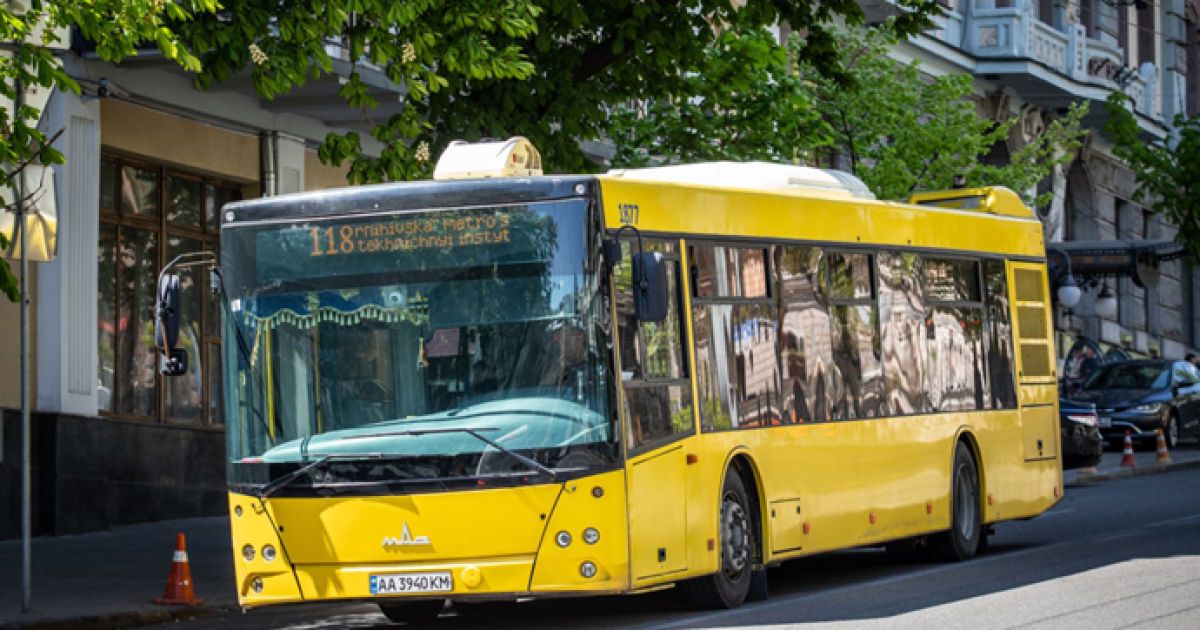 Скасування проїзду за посвідченнями: як пенсіонери та ветерани платитимуть у транспорті по-новому