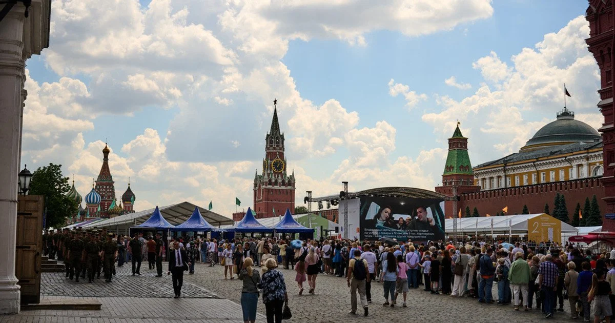 Паніка через дрони у Москві: після вибухів є «прильоти» і пожежі, аеропорти зупинили роботу (фото, відео)