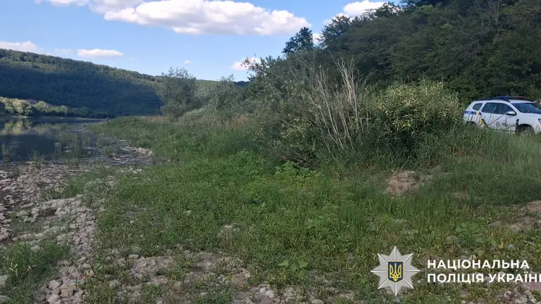 Кинувся рятувати синів, але загинув сам: у Дністрі знайшли тіла батька і двох дітей