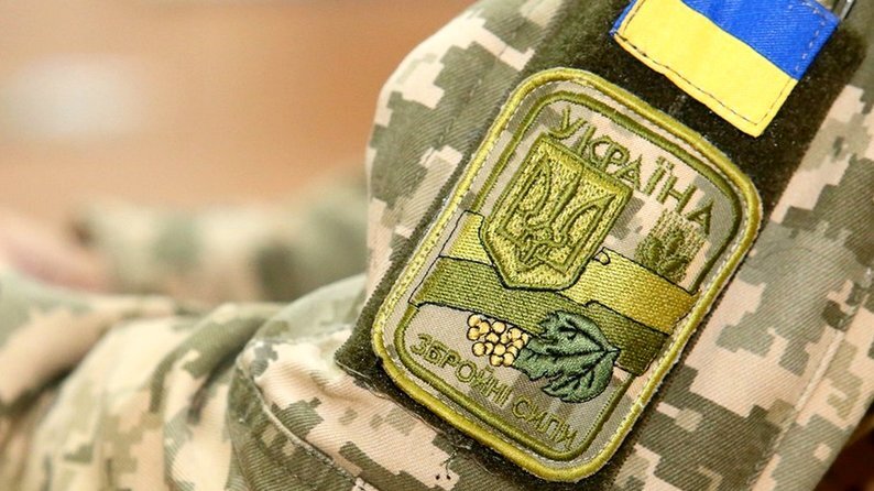 На Рівненщині дід відлупцював ТЦКашників лопатою