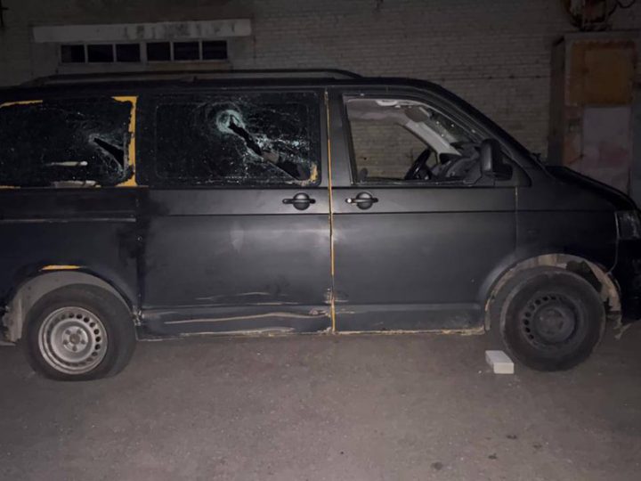 У Луцьку 30 цивільних людей побили авто ТЦК та СП та двох військовослужбовців