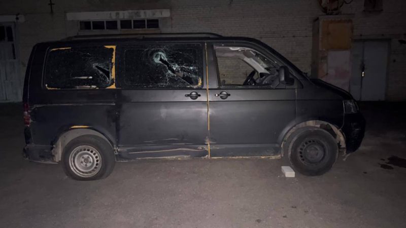 У Луцьку 30 цивільних людей побили авто ТЦК та СП та двох військовослужбовців