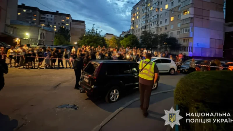 У Тернополі спалахнула масова бійка між цивільними і ТЦК: люди потрощили авто, є постраждалі (фото)