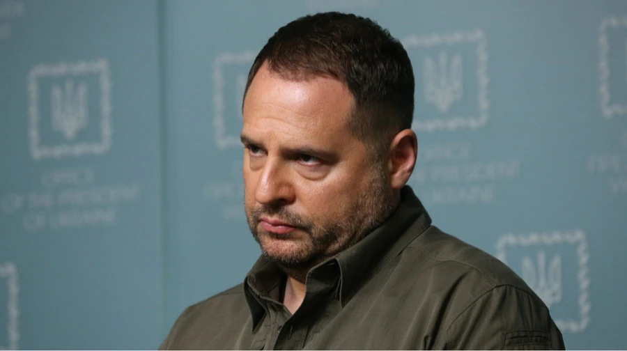 Суд змінив Єрмаку запобіжний захід та дозволив їздити по Україні “на прохання” командирів