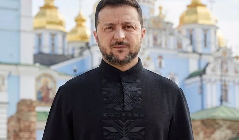 “Україна не віддасть Донбас, щоб зекономити Кремлю солдатів”: Зеленський звернувся до українців в День Незалежності