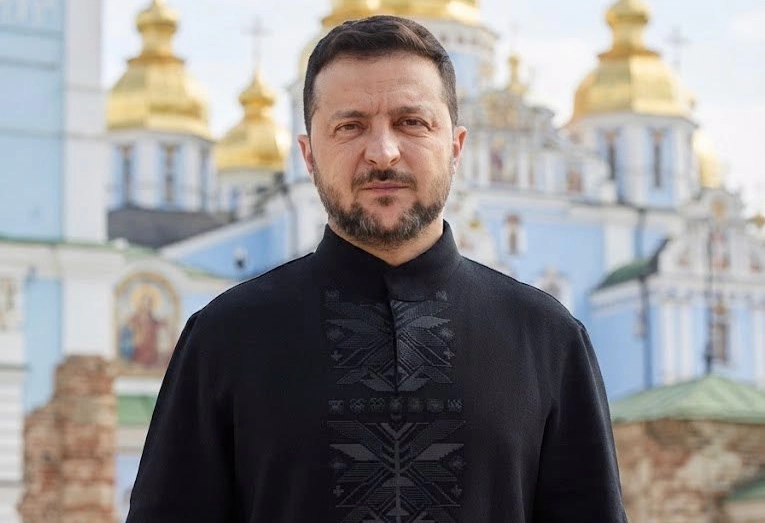 “Україна не віддасть Донбас, щоб зекономити Кремлю солдатів”: Зеленський звернувся до українців в День Незалежності
