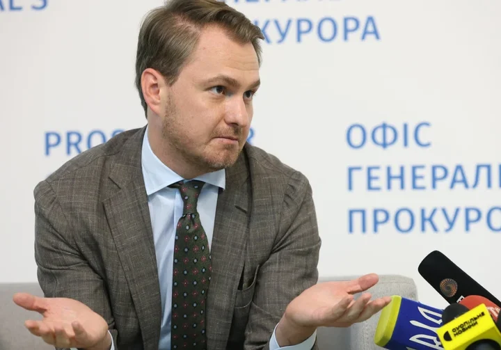 Генпрокурор Кравченко виїхав з України на службовому авто – джерела УП