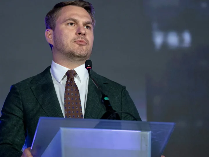 Ексгенпрокурора Кравченка знайшли в Австрії. Там він прописався за адресою офісу, а де проживає невідомо — УП