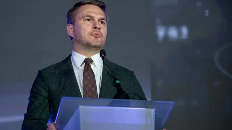 Ексгенпрокурора Кравченка знайшли в Австрії. Там він прописався за адресою офісу, а де проживає невідомо — УП