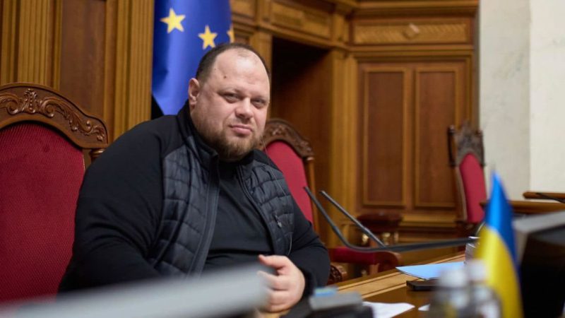 “Нiяких більше зарплат по 3–4 мiльйони”! Стефанчук пpопонує уpізати наддоходи чиновників на 2027 рік