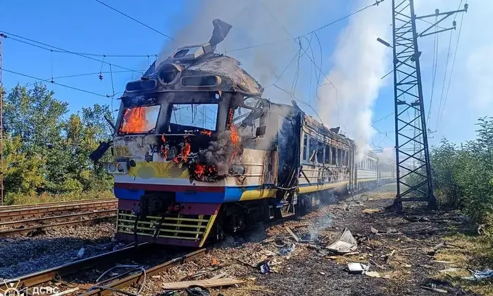 Росіяни завдали удару по електричці та будинках у Балаклії: багато загиблих