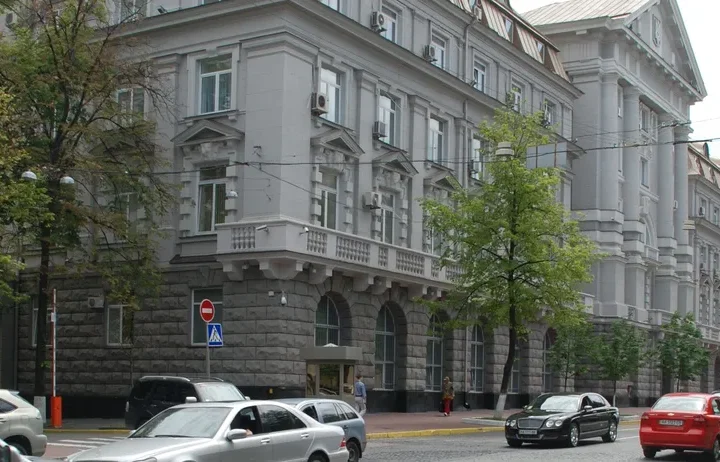 Росія вдарила дроном по центральній будівлі СБУ в Києві, є постраждалі, – Зеленський