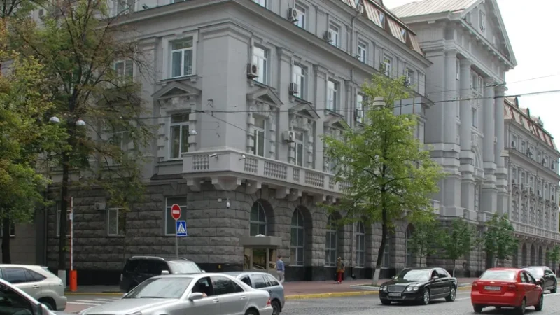 Росія вдарила дроном по центральній будівлі СБУ в Києві, є постраждалі, – Зеленський