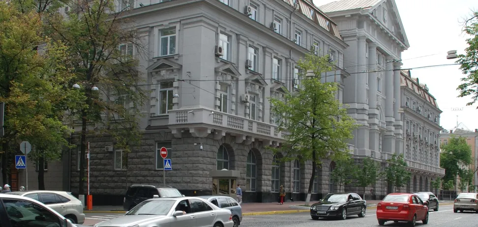 Росія вдарила дроном по центральній будівлі СБУ в Києві, є постраждалі, – Зеленський