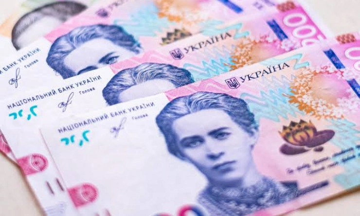 Нардепи відмовилися обмежити зарплати держслужбовцям до 80 тисяч гривень на місяць